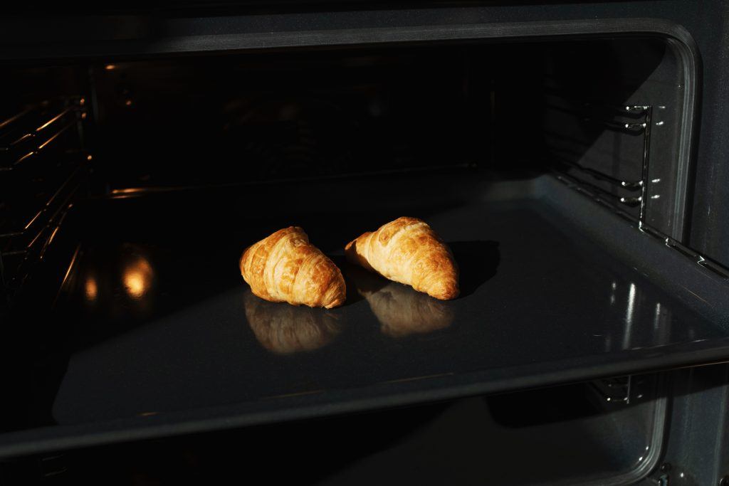 Cleaning the oven