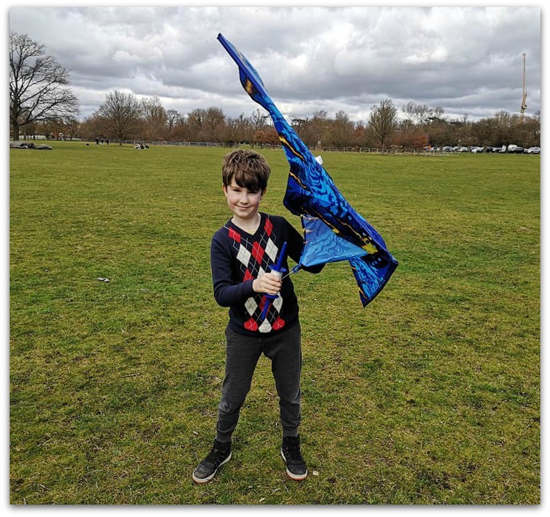 Lets go fly a kite, with Kitedrone - CatsKidsChaos