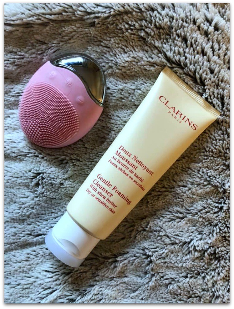 facial cleansing with Clarins